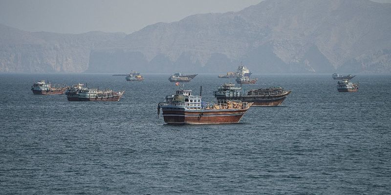 Iran zaobilazi američku pomorsku blokadu: Tankeri prebacuju teret kod obala Omana
