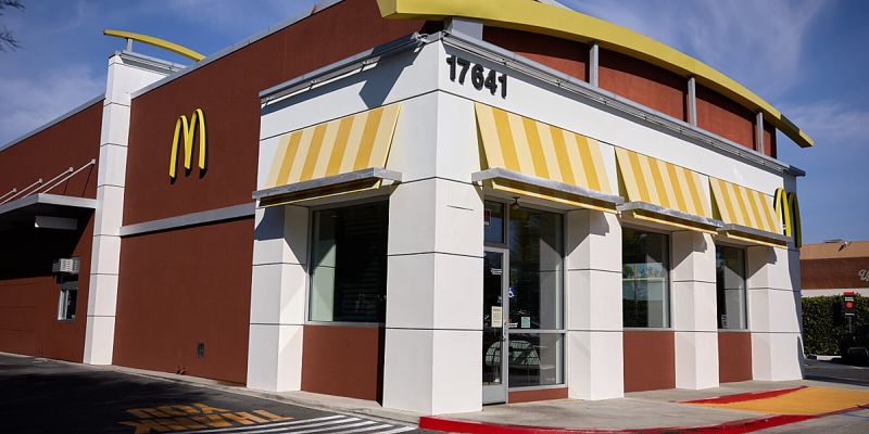 McDonald's pred sudom zbog McRiba: Kupci tvrde da sendvič ne sadrži meso s rebara