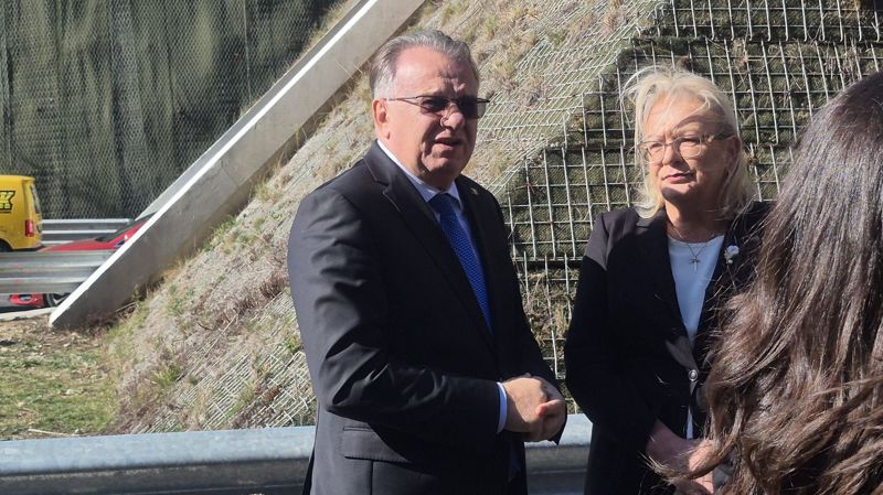 Zvaničnici prisustvuju svečanom puštanju u saobraćaj nove dionice Koridora 5c